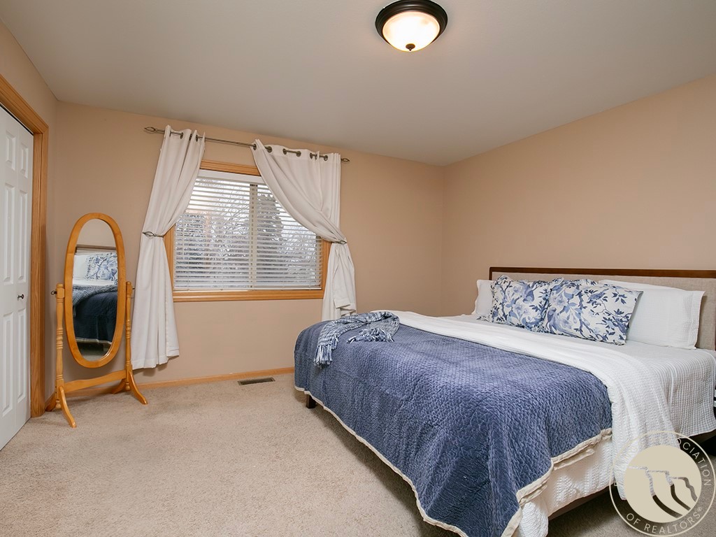 542 Killarney Street