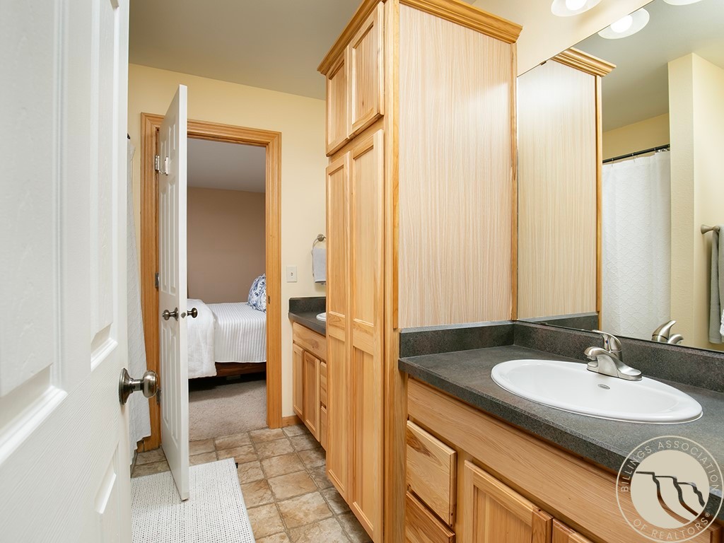 542 Killarney Street