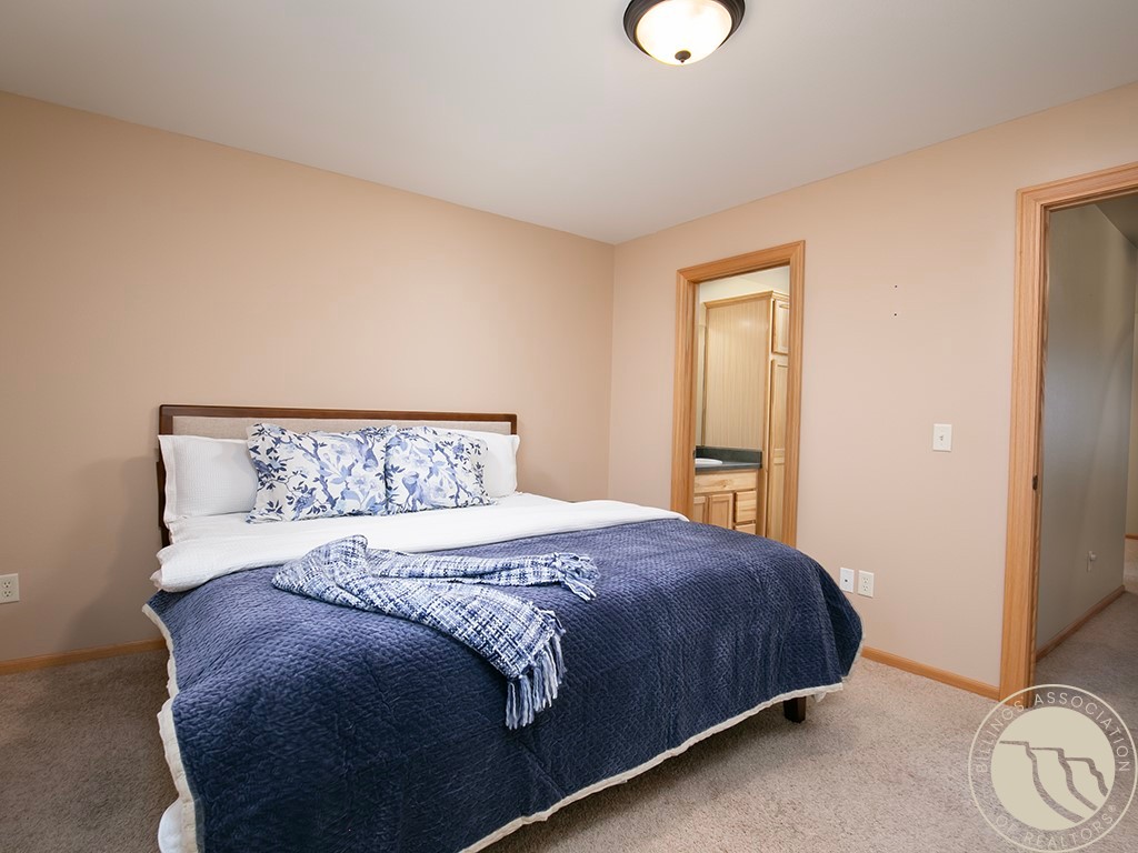 542 Killarney Street