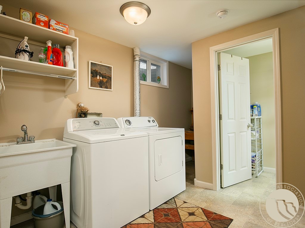 905 13th Street W