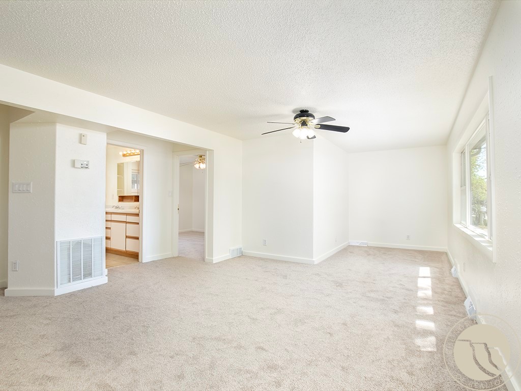 3415 Poly Drive
