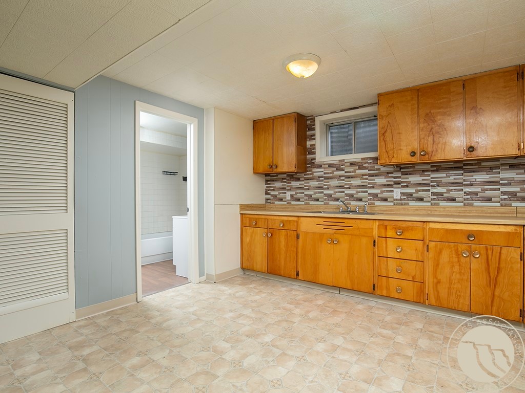3415 Poly Drive