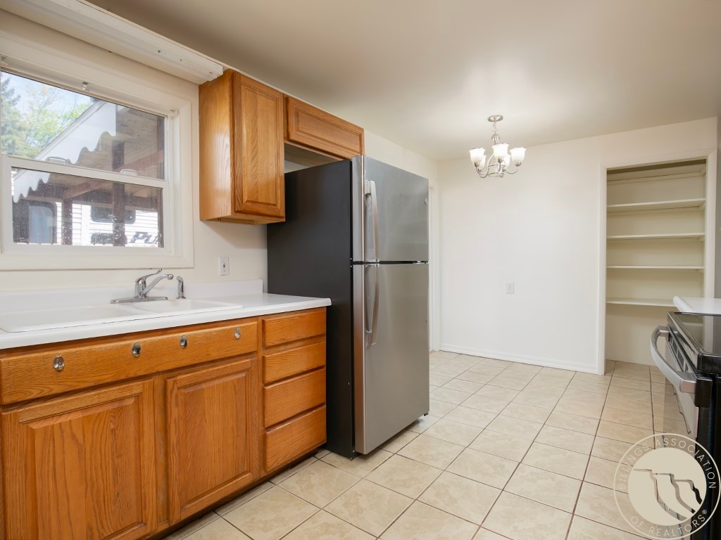 3415 Poly Drive