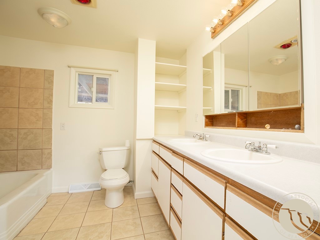 3415 Poly Drive