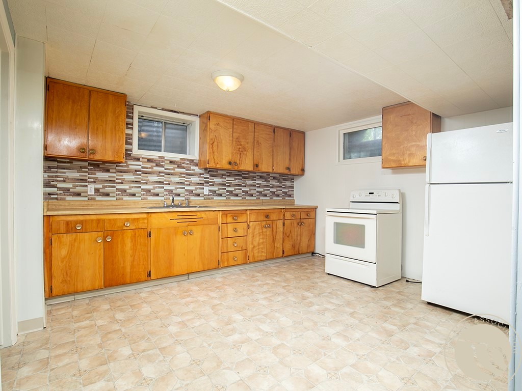 3415 Poly Drive