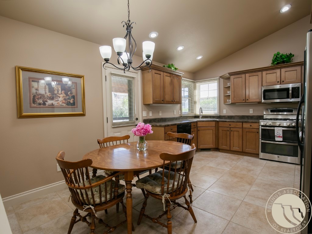 3737 Fairmeadow Court