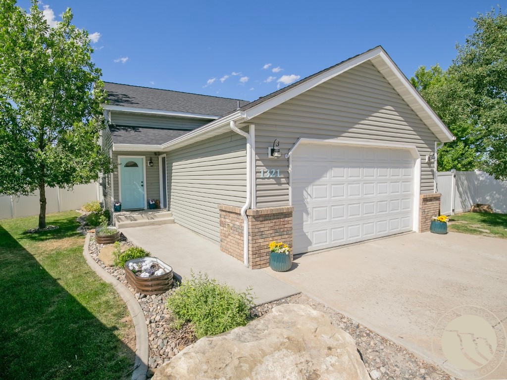 1321 Mirror Lake Lane
