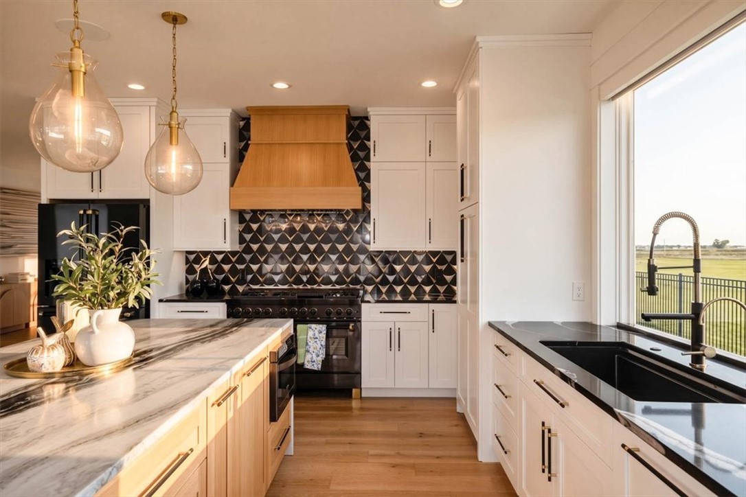 4649 Sunbeam Circle