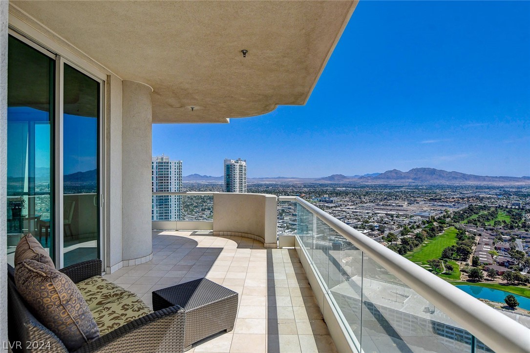 2777 Paradise Road 3704