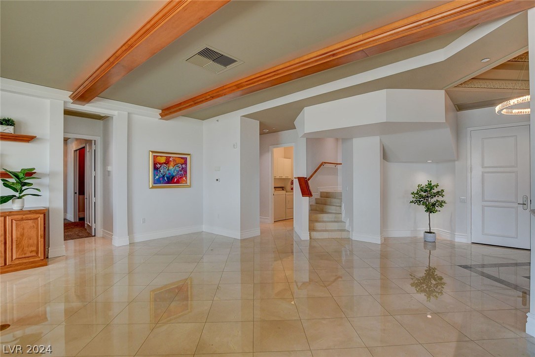 2777 Paradise Road 3704