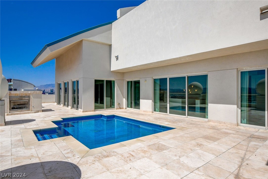 2777 Paradise Road 3704