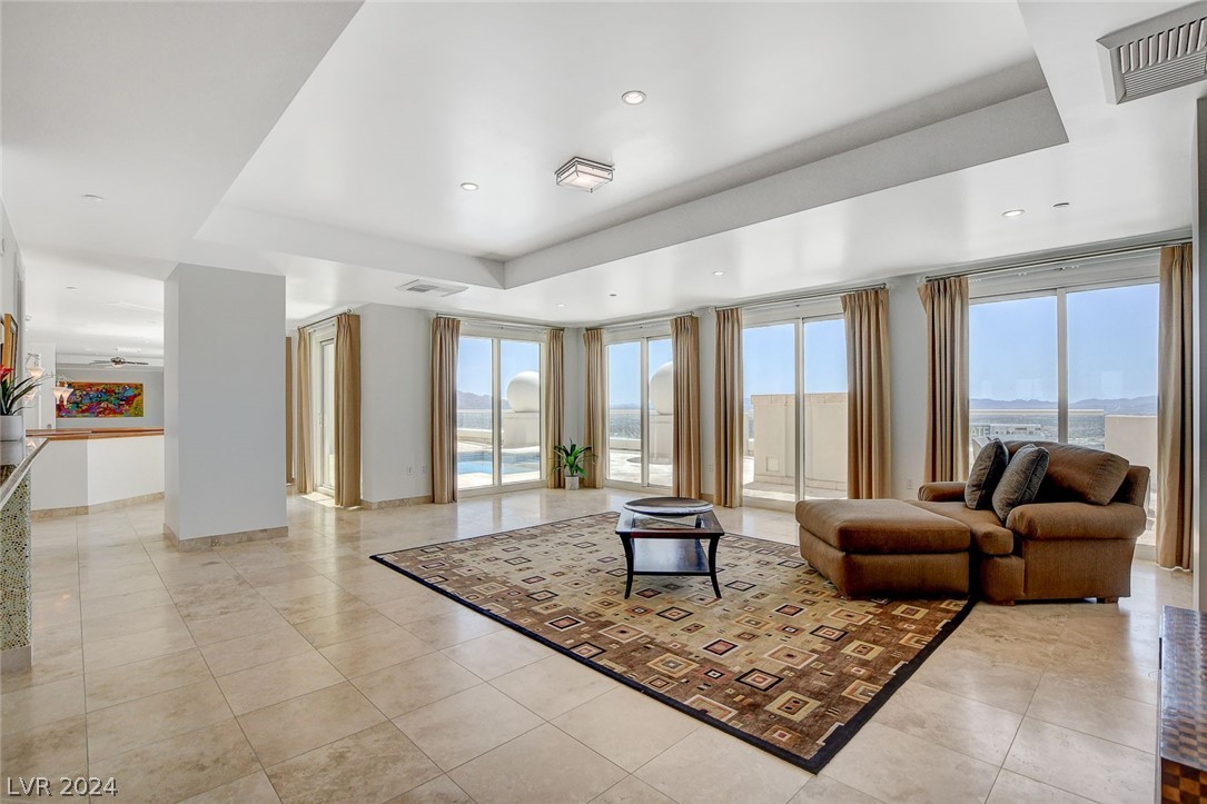2777 Paradise Road 3704