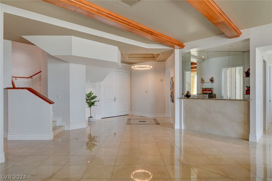 2777 Paradise Road 3704