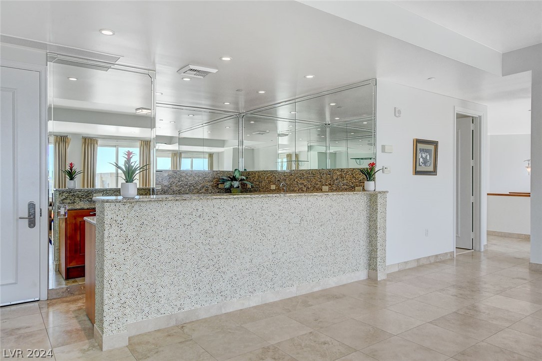 2777 Paradise Road 3704