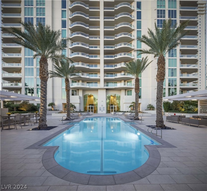 2777 Paradise Road 3704