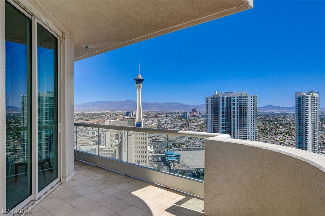 2777 Paradise Road 3704