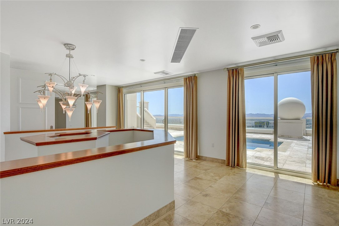 2777 Paradise Road 3704