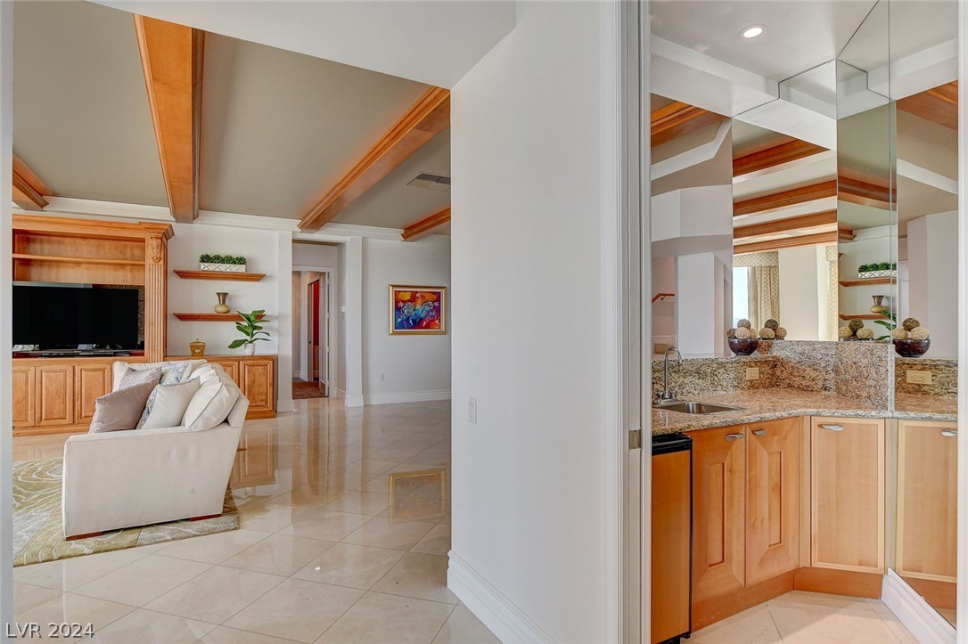 2777 Paradise Road 3704
