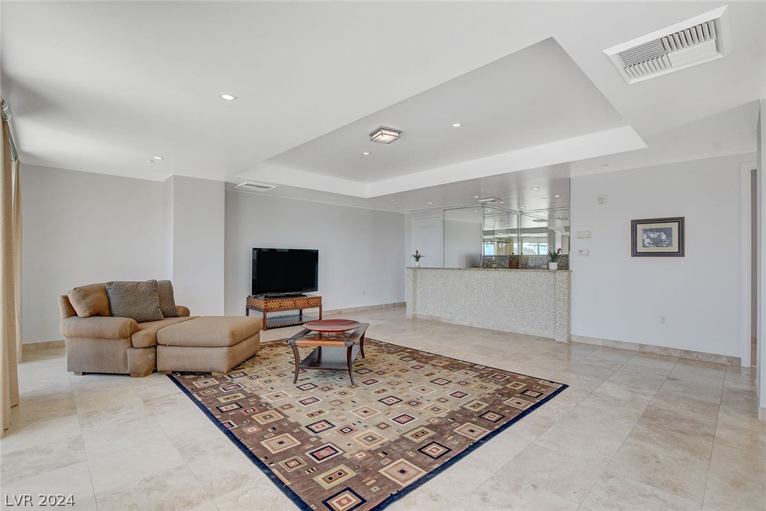 2777 Paradise Road 3704