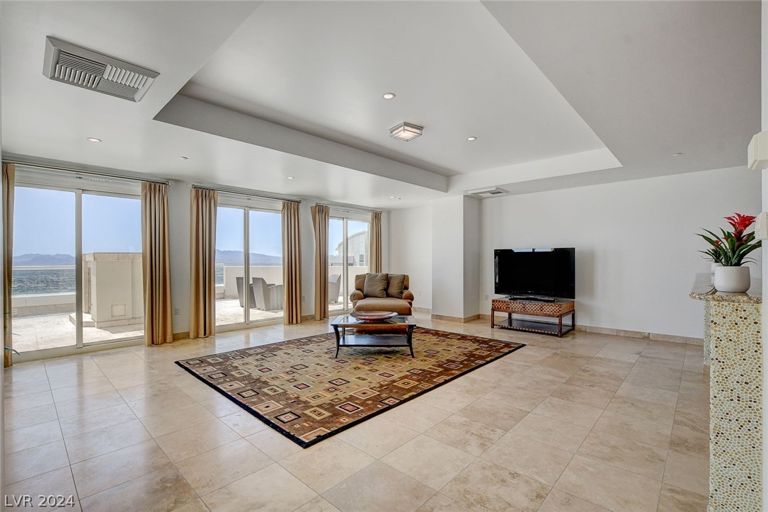 2777 Paradise Road 3704
