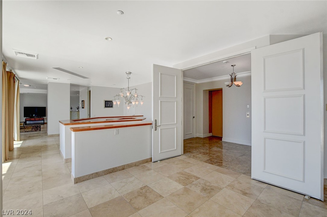 2777 Paradise Road 3704