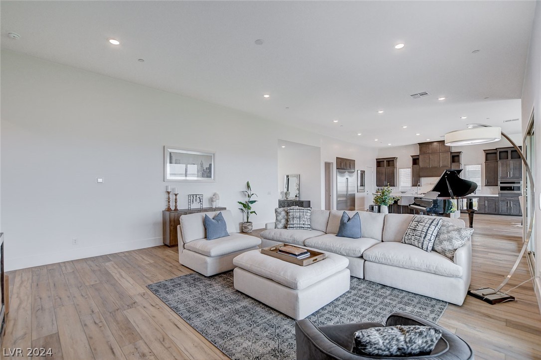 488 Mojave Arch Street