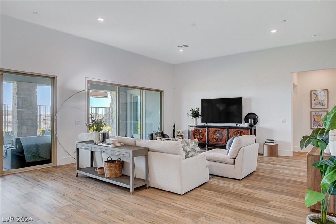 488 Mojave Arch Street