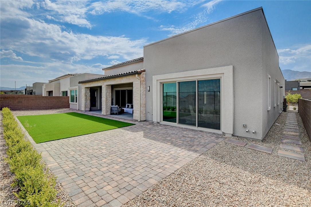 488 Mojave Arch Street