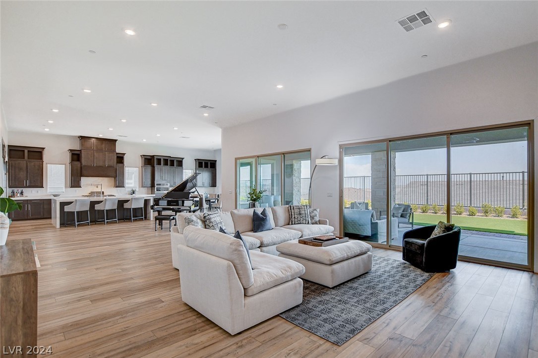 488 Mojave Arch Street