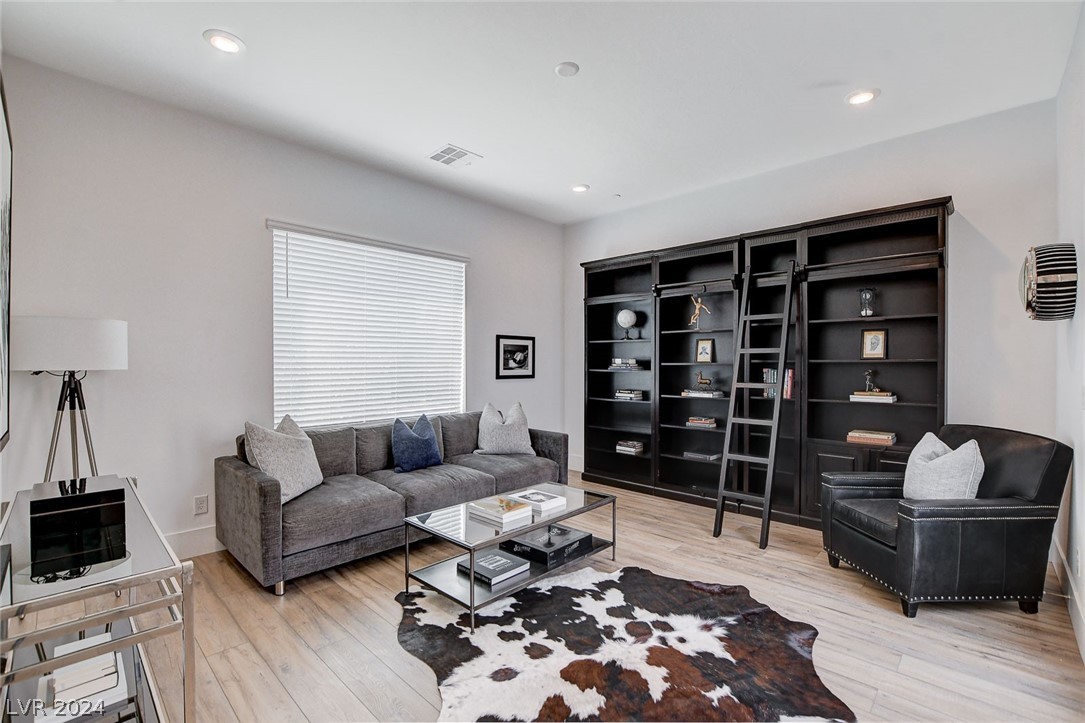 488 Mojave Arch Street