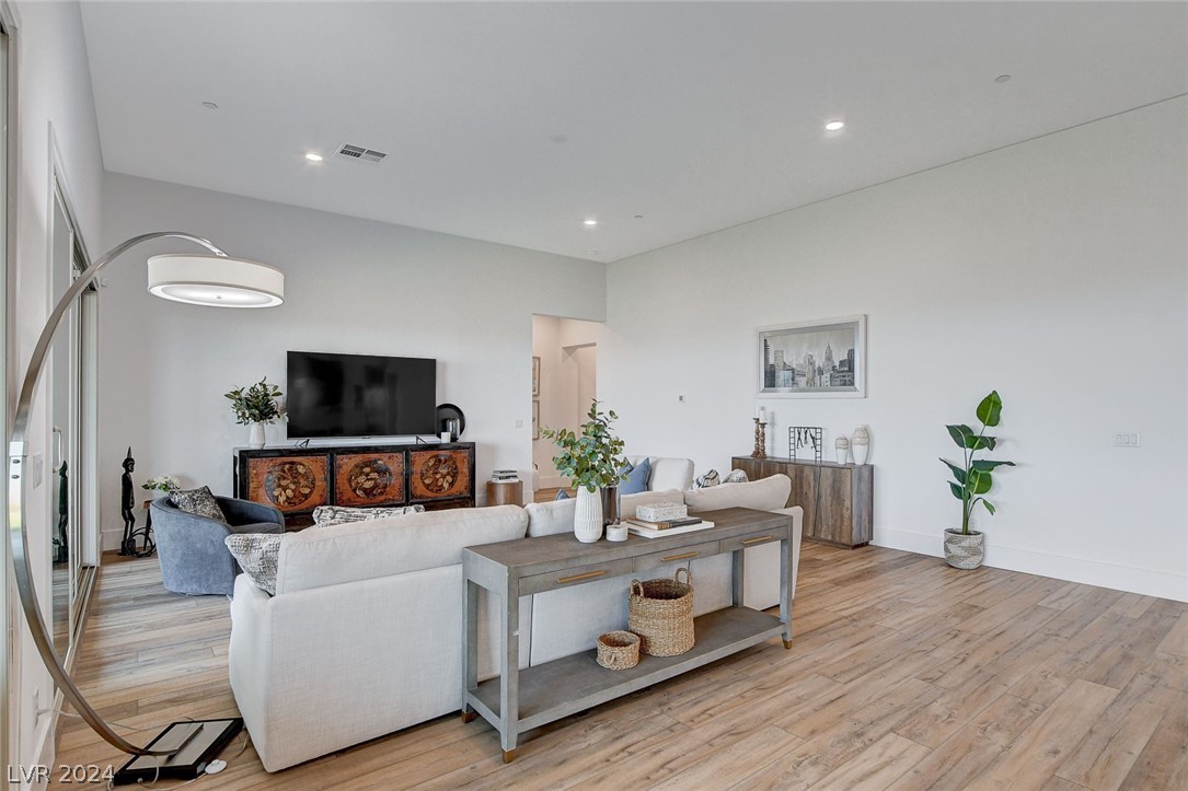 488 Mojave Arch Street