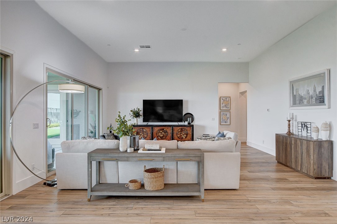 488 Mojave Arch Street