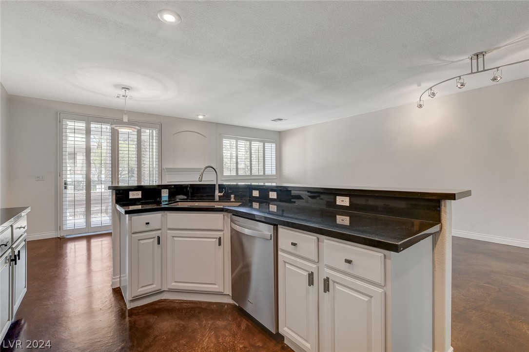 9420 San Laguna Court 104