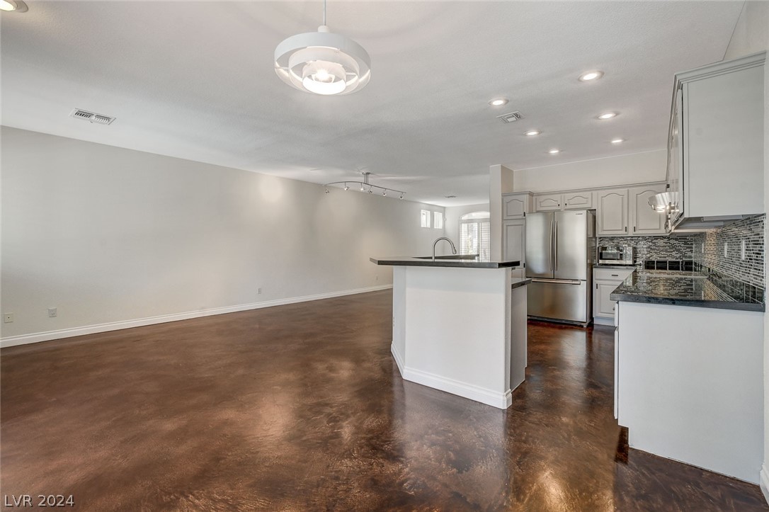 9420 San Laguna Court 104