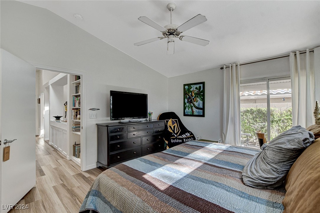 10529 Shadowland Avenue