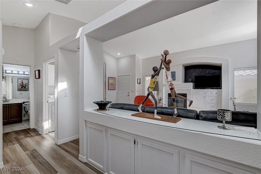 10529 Shadowland Avenue