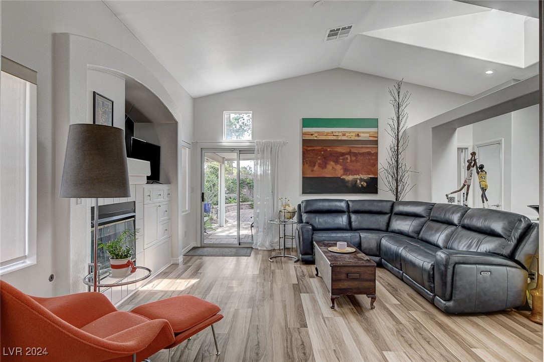 10529 Shadowland Avenue