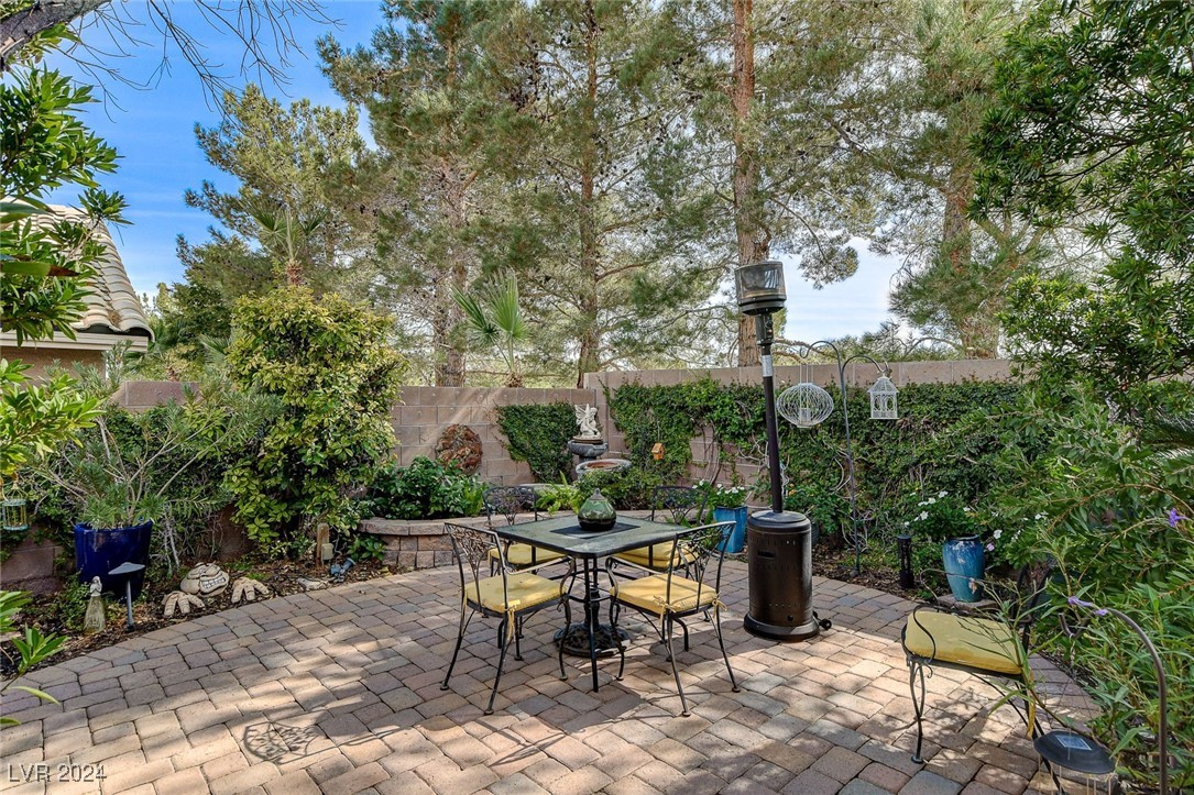 10529 Shadowland Avenue