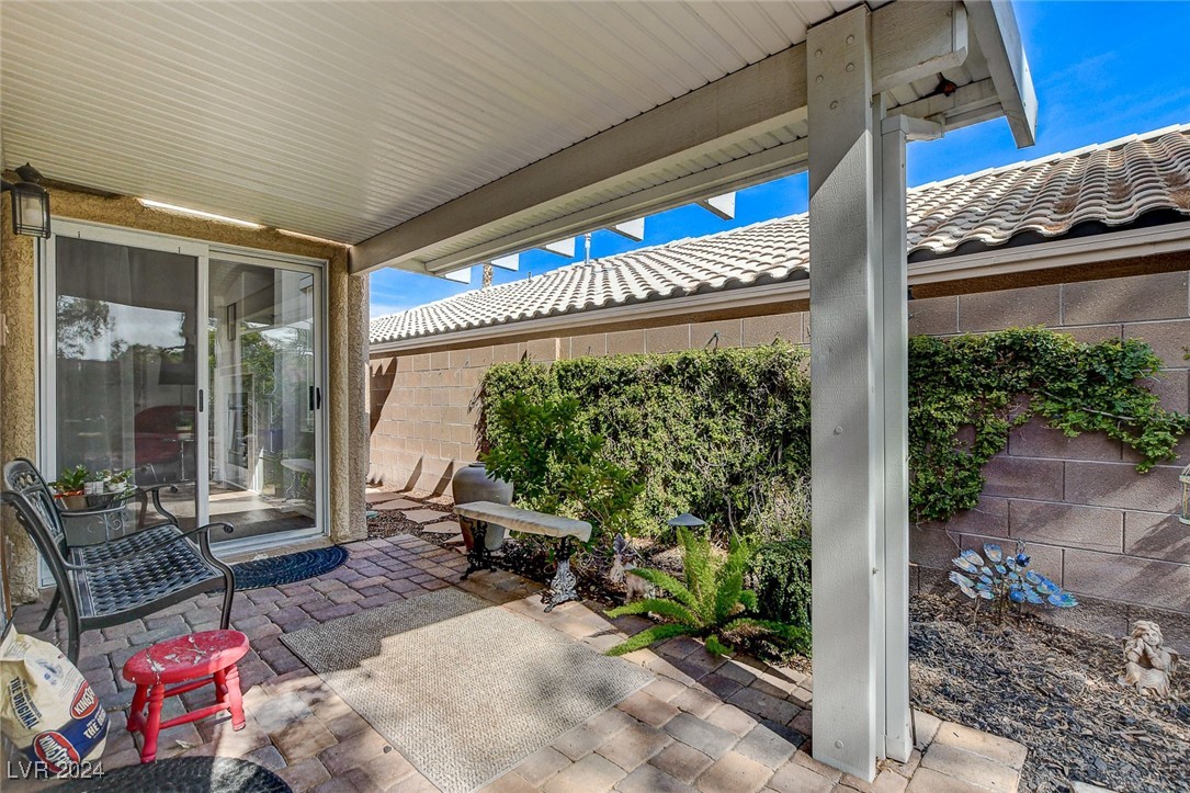 10529 Shadowland Avenue