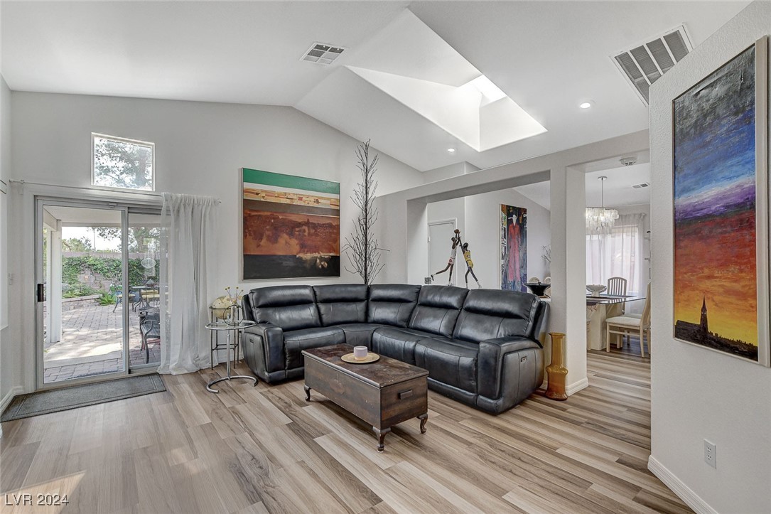 10529 Shadowland Avenue