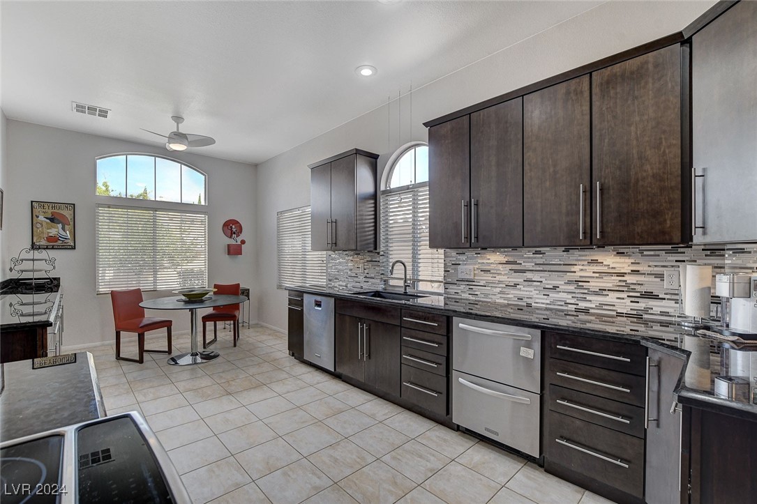 10529 Shadowland Avenue