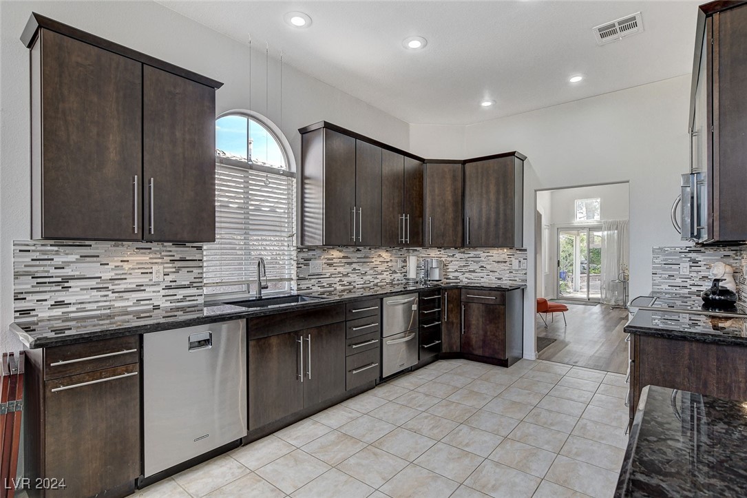 10529 Shadowland Avenue