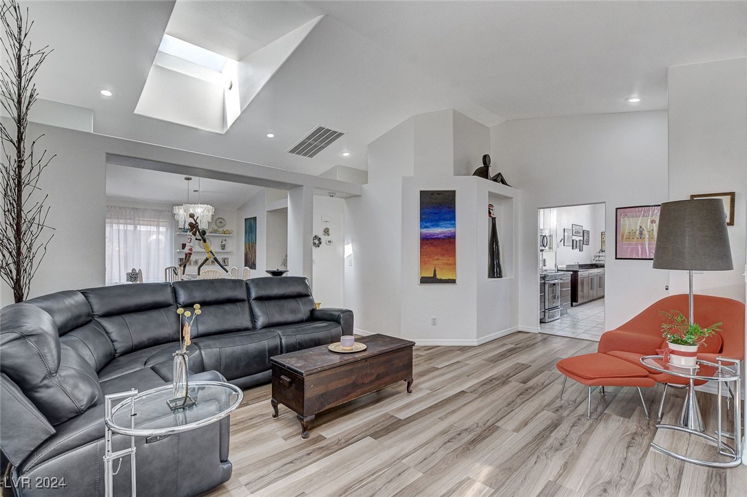 10529 Shadowland Avenue