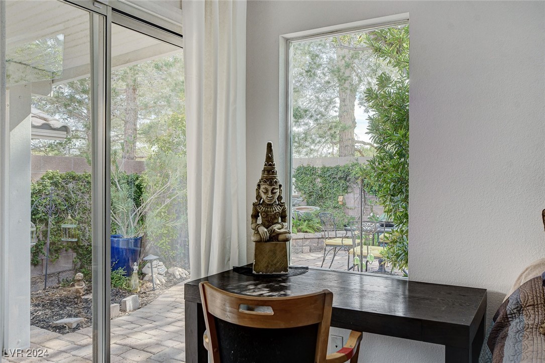 10529 Shadowland Avenue