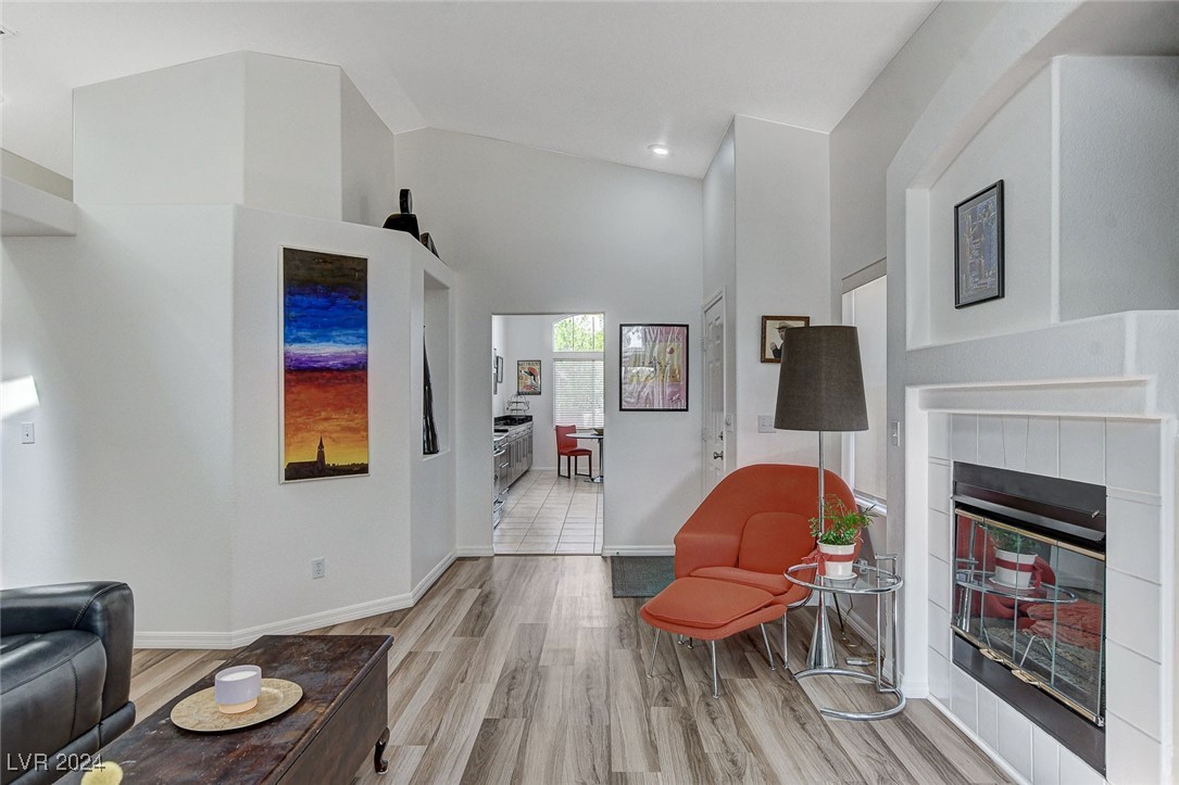 10529 Shadowland Avenue