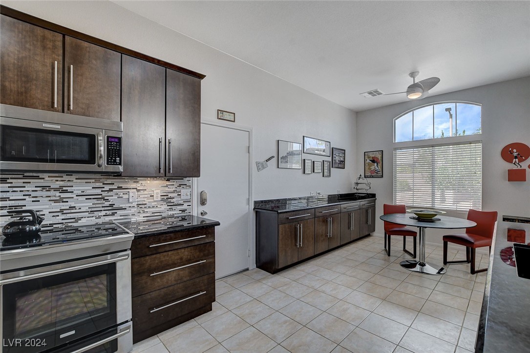 10529 Shadowland Avenue