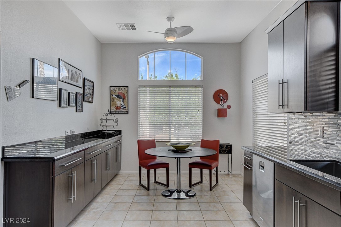 10529 Shadowland Avenue