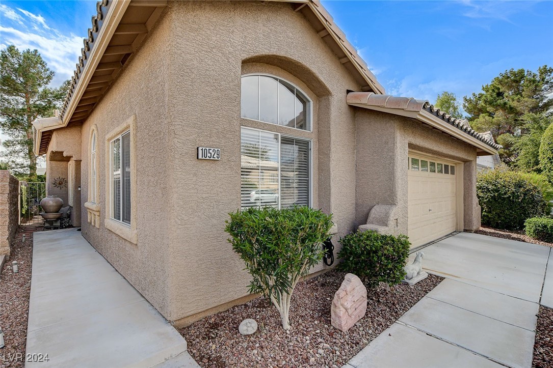 10529 Shadowland Avenue