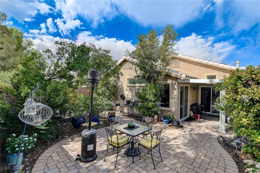 10529 Shadowland Avenue