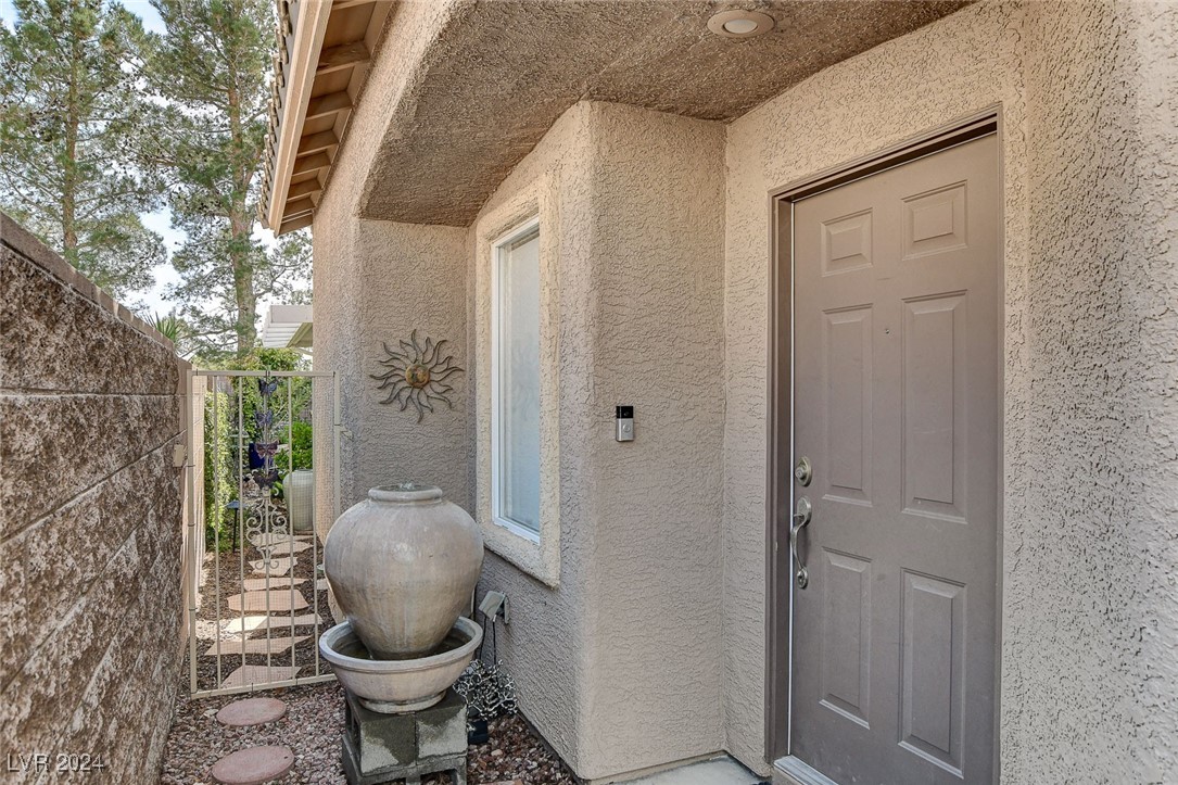 10529 Shadowland Avenue